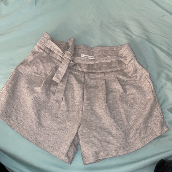 Grey, cotton shorts with a tie on the waist. - Picture 2 of 4